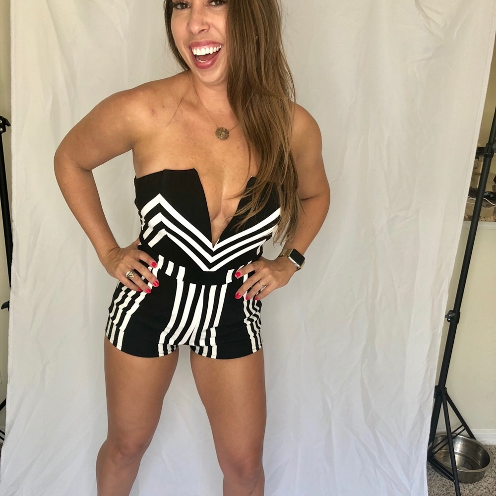 Patterned Romper - Picture 7 of 8